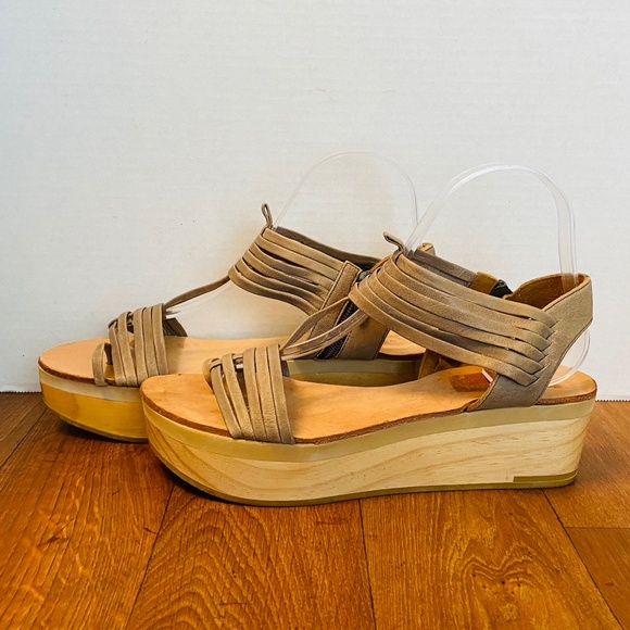 COCLICO Tan Sandals - Picture 5 of 7